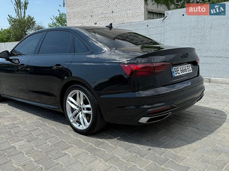 Седан Audi A4 2022 в Николаеве
