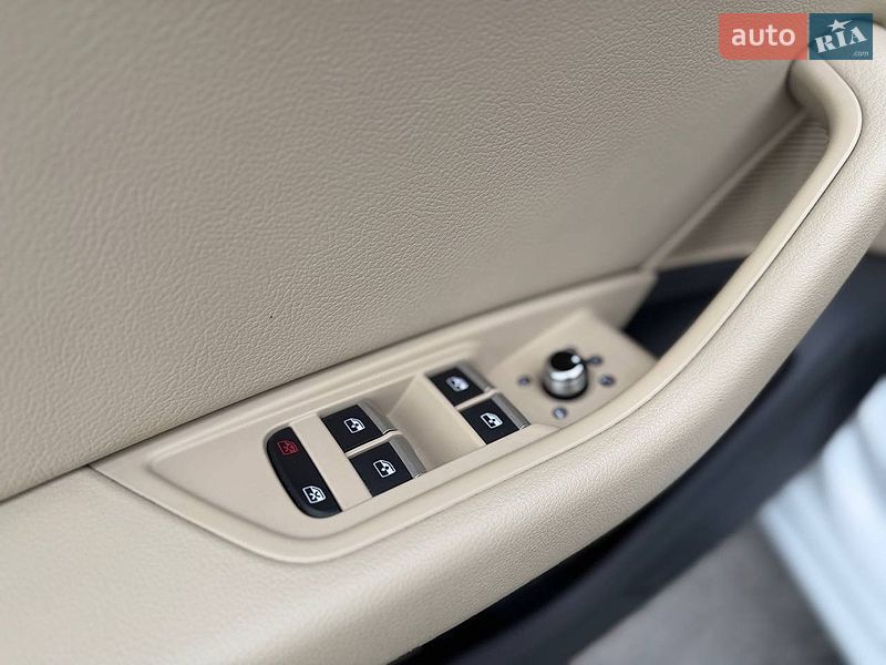 Седан Audi A4 2016 в Львове