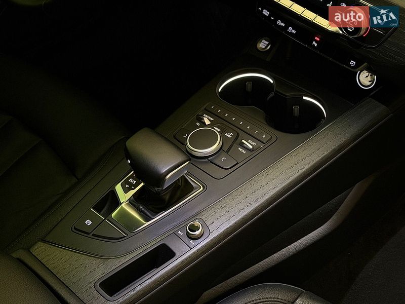 Седан Audi A4 2016 в Киеве