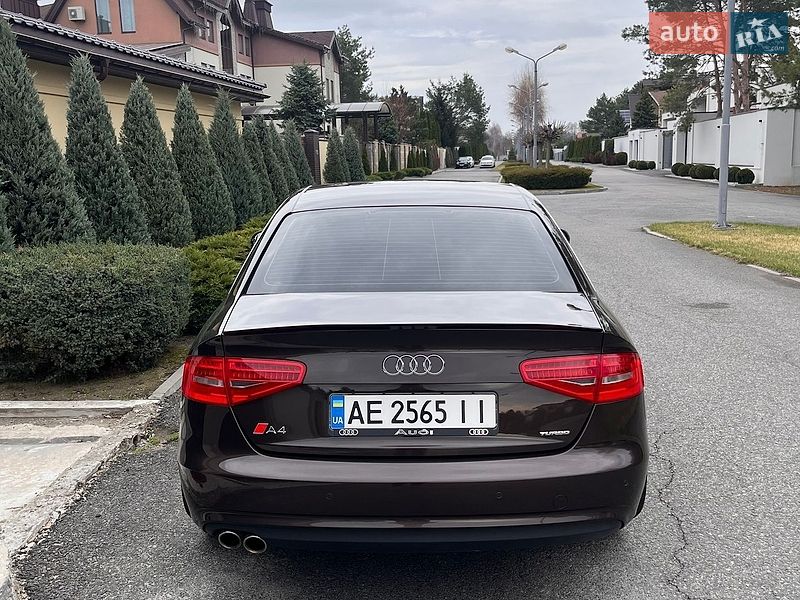 Седан Audi A4 2013 в Днепре