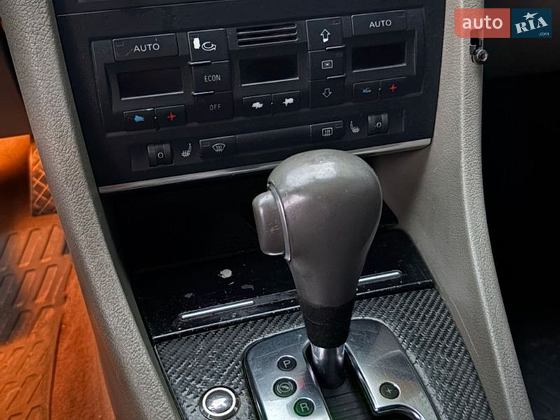 Седан Audi A4 2004 в Долине