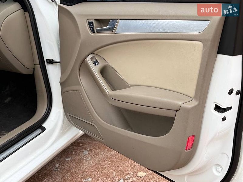 Седан Audi A4 2011 в Ирпене