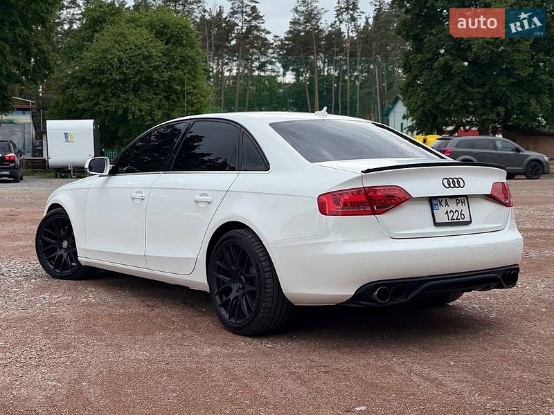 Седан Audi A4 2011 в Ирпене