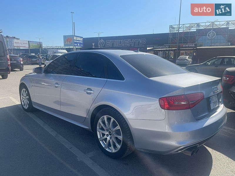 Седан Audi A4 2015 в Ивано-Франковске