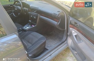 Седан Audi A4 1998 в Золочеве