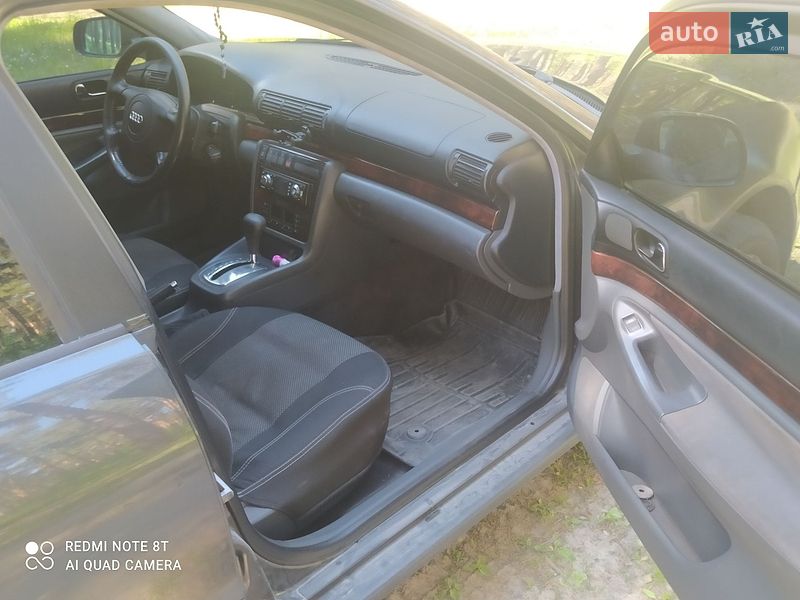 Седан Audi A4 1998 в Золочеве