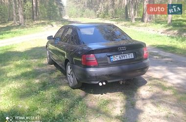 Седан Audi A4 1998 в Золочеве