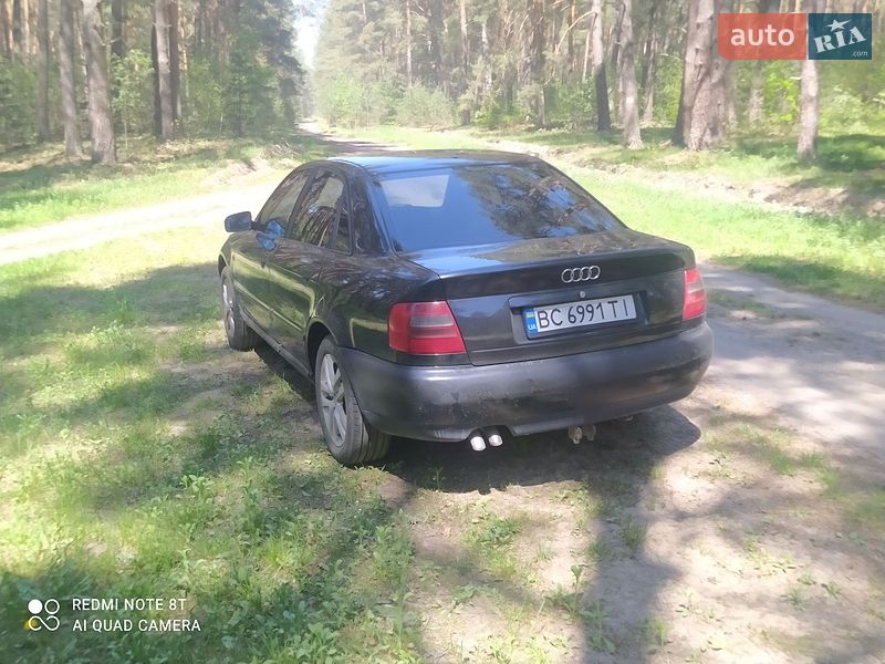 Седан Audi A4 1998 в Золочеве