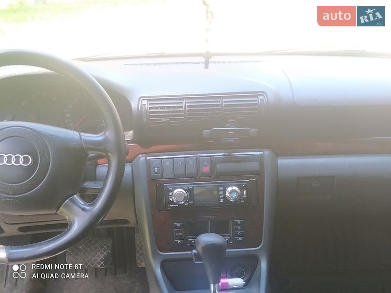 Седан Audi A4 1998 в Золочеве