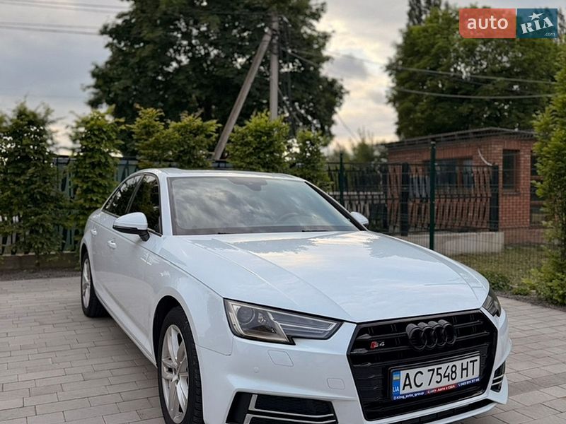 Седан Audi A4 2016 в Луцке