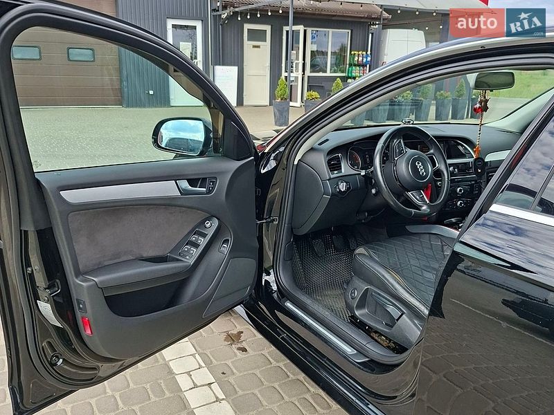 Седан Audi A4 2012 в Яворове