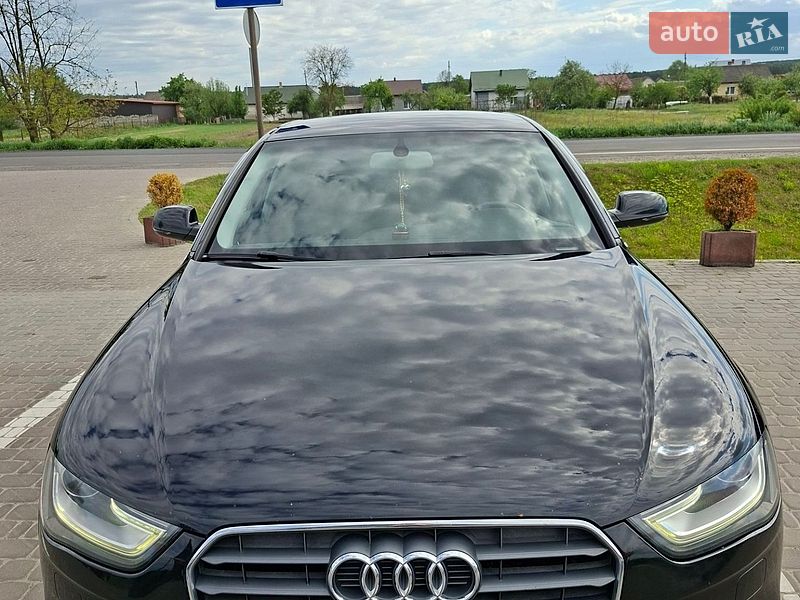 Седан Audi A4 2012 в Яворове