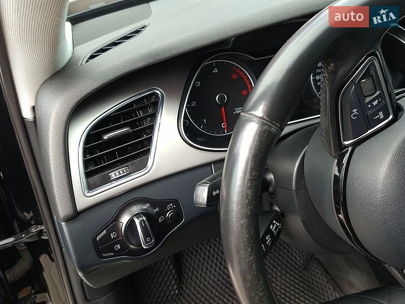 Седан Audi A4 2012 в Яворове