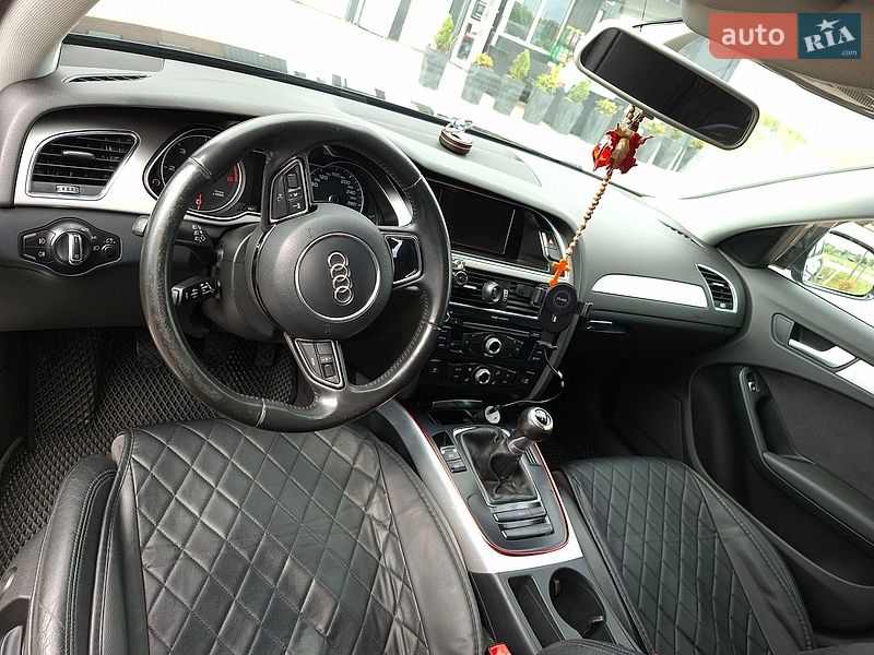 Седан Audi A4 2012 в Яворове