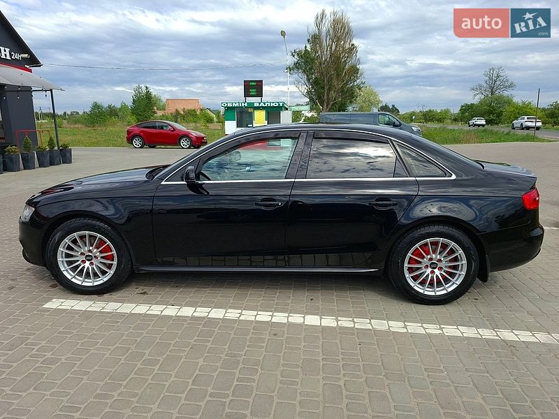 Седан Audi A4 2012 в Яворове