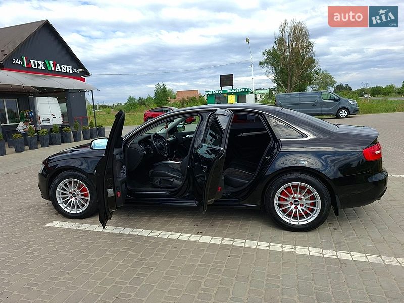 Седан Audi A4 2012 в Яворове