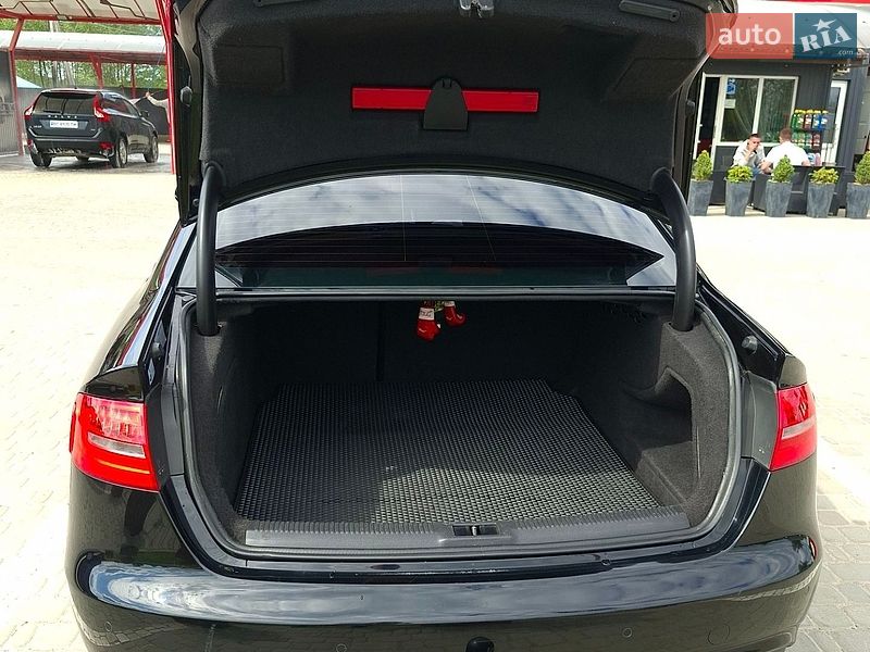 Седан Audi A4 2012 в Яворове