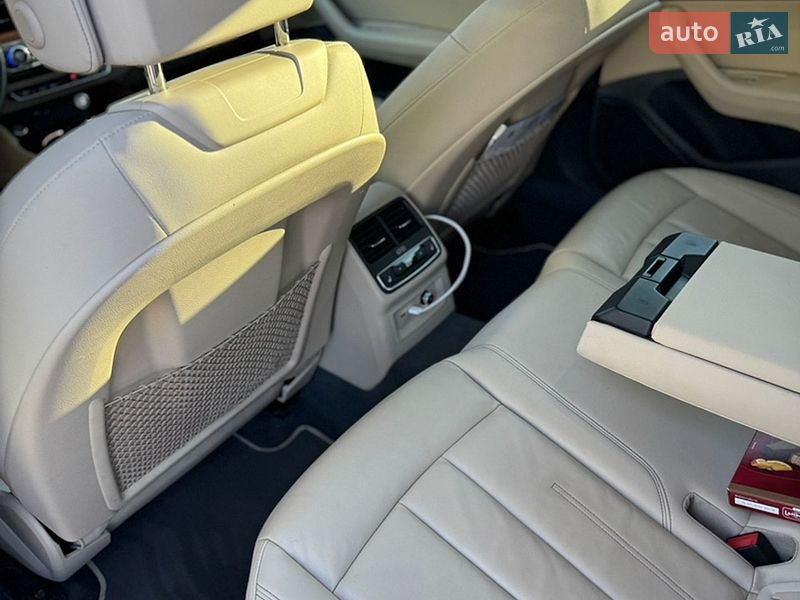 Седан Audi A4 2020 в Виннице