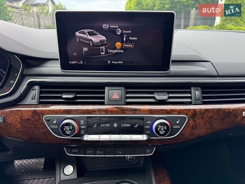 Седан Audi A4 2018 в Ровно
