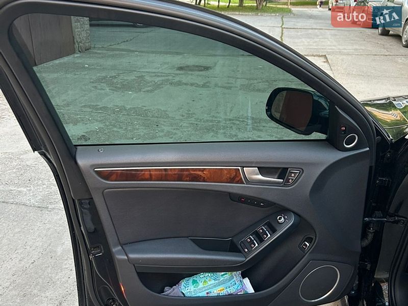 Седан Audi A4 2014 в Ивано-Франковске