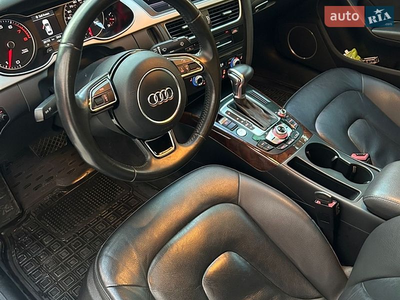 Седан Audi A4 2014 в Ивано-Франковске