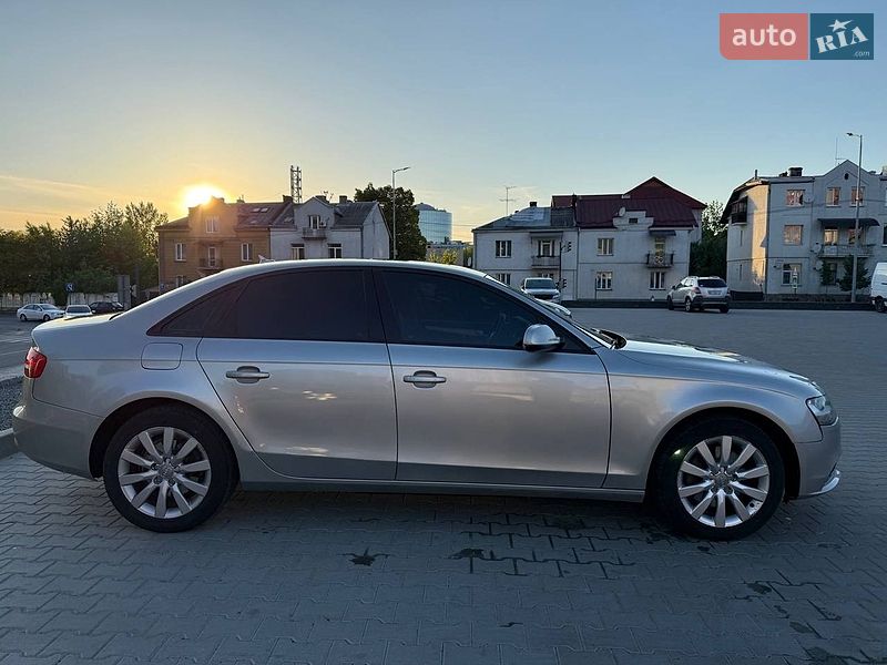 Седан Audi A4 2013 в Львові