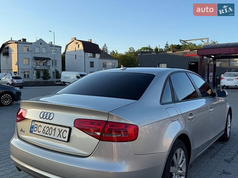 Седан Audi A4 2013 в Львові