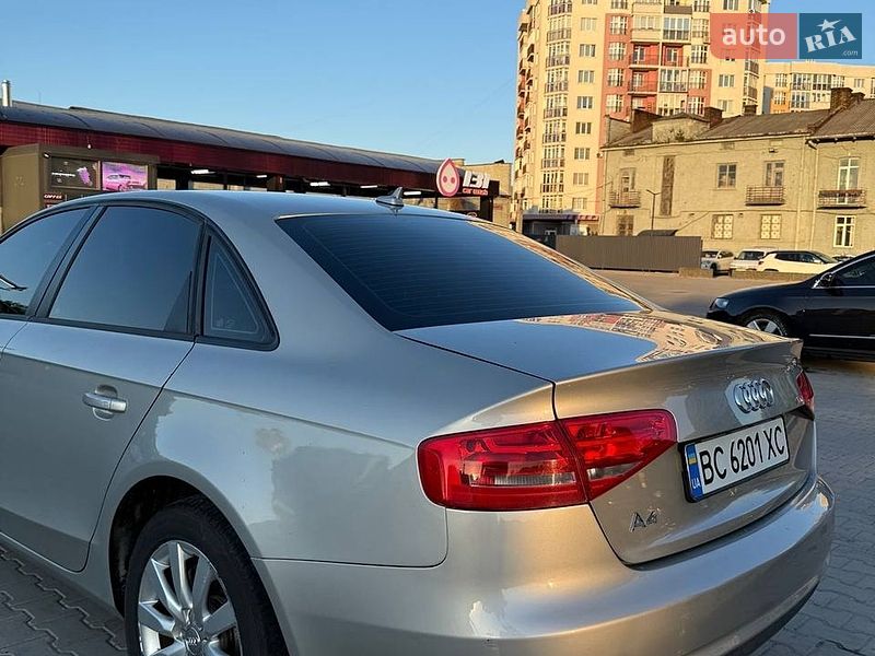 Седан Audi A4 2013 в Львові