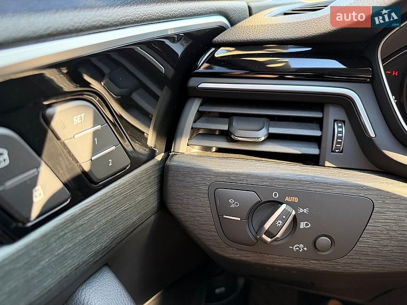 Седан Audi A4 2019 в Львове