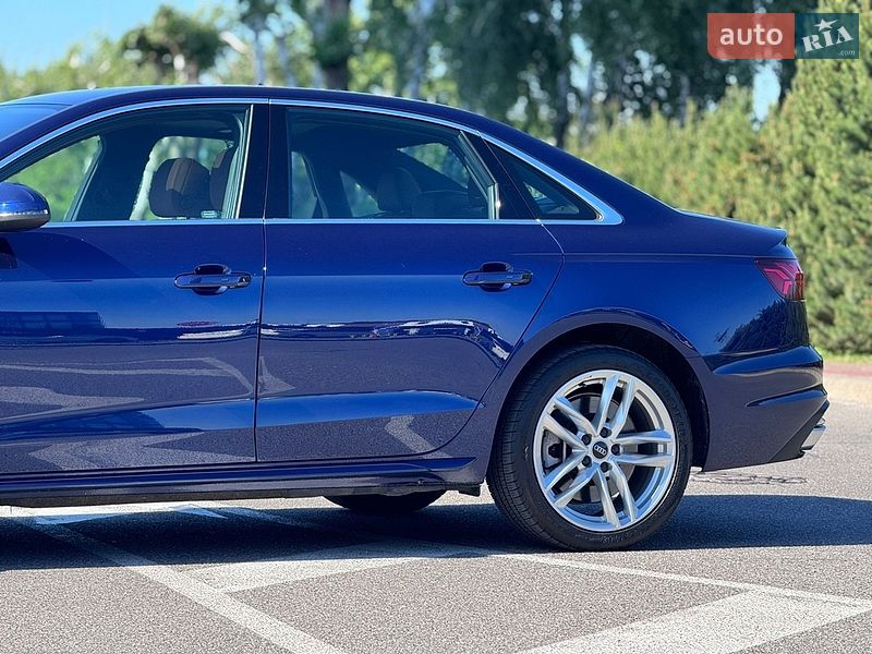 Седан Audi A4 2020 в Киеве