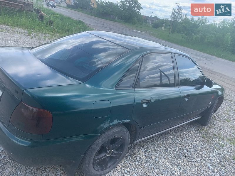 Седан Audi A4 1996 в Надвірній
