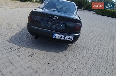 Седан Audi A4 1995 в Косові