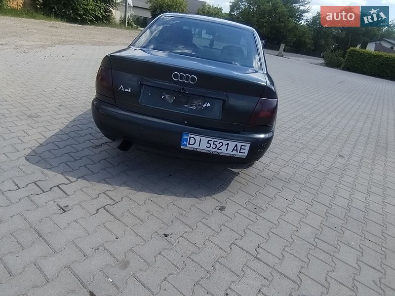 Седан Audi A4 1995 в Косові