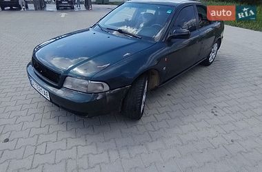 Седан Audi A4 1995 в Косові