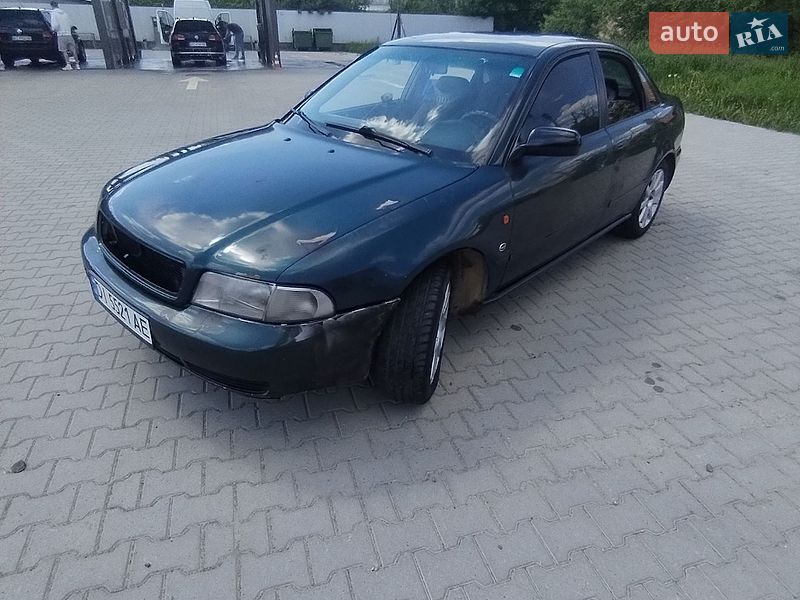 Седан Audi A4 1995 в Косові