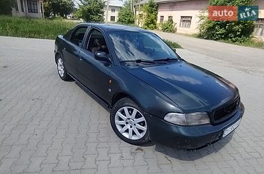 Седан Audi A4 1995 в Косові
