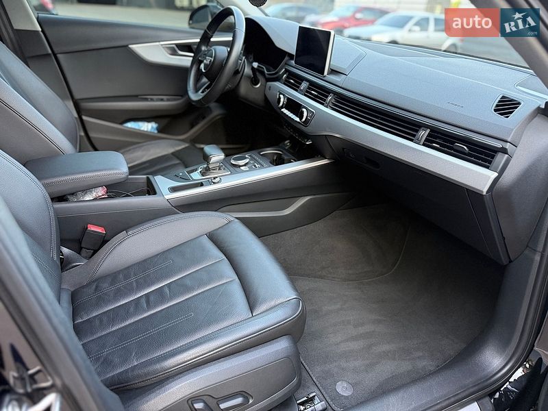 Седан Audi A4 2018 в Киеве