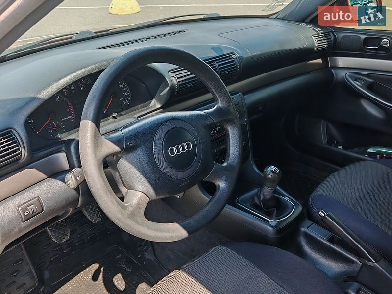 Седан Audi A4 1999 в Києві