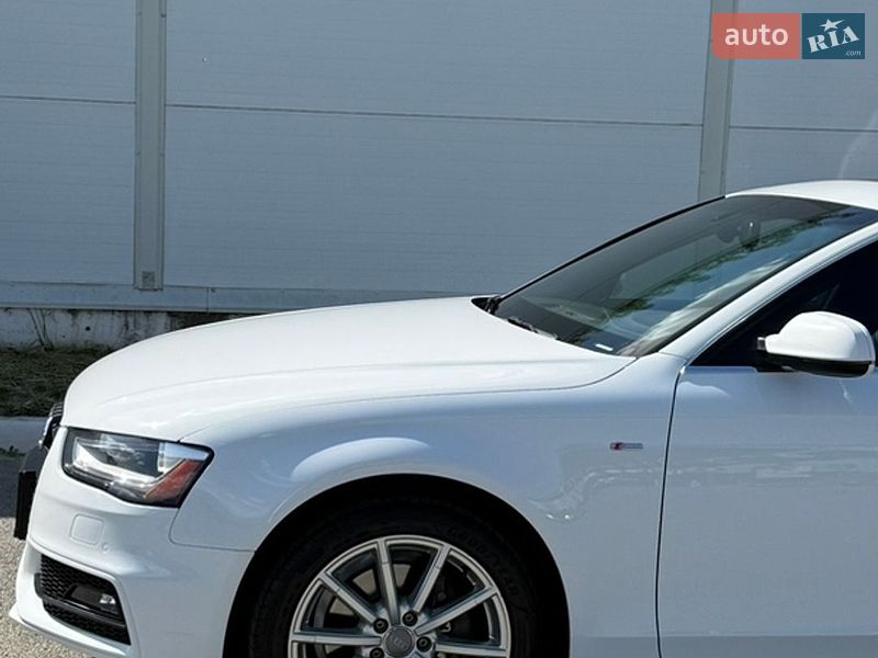 Седан Audi A4 2015 в Львові