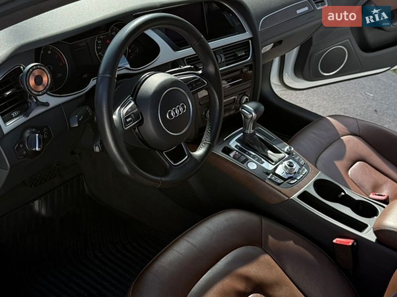 Седан Audi A4 2015 в Львові