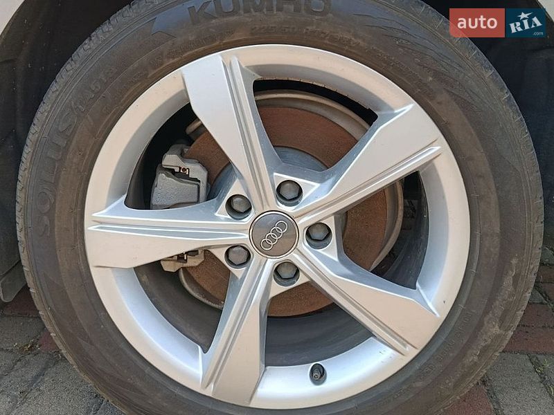 Седан Audi A4 2019 в Киеве