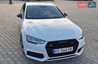 Седан Audi A4 2018 в Дніпрі
