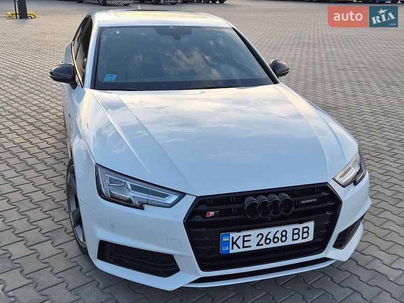 Седан Audi A4 2018 в Дніпрі