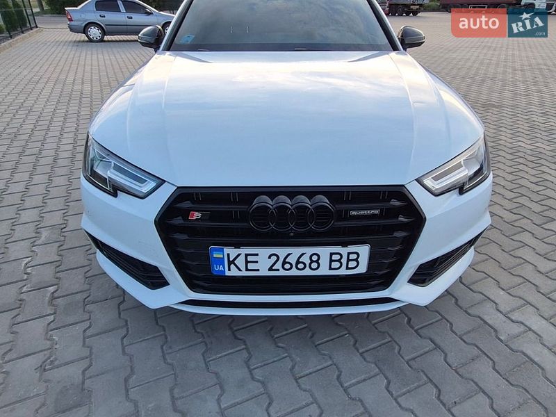 Седан Audi A4 2018 в Дніпрі