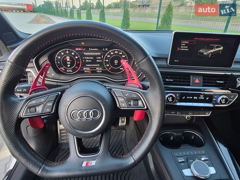 Седан Audi A4 2018 в Дніпрі