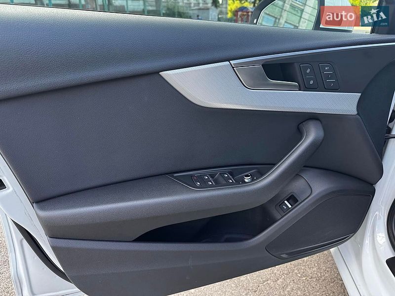Седан Audi A4 2018 в Києві