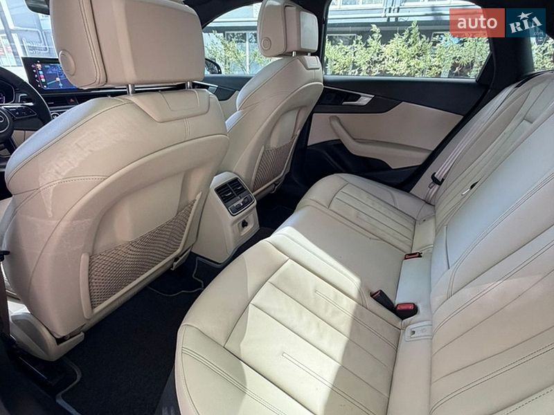 Седан Audi A4 2020 в Чернігові