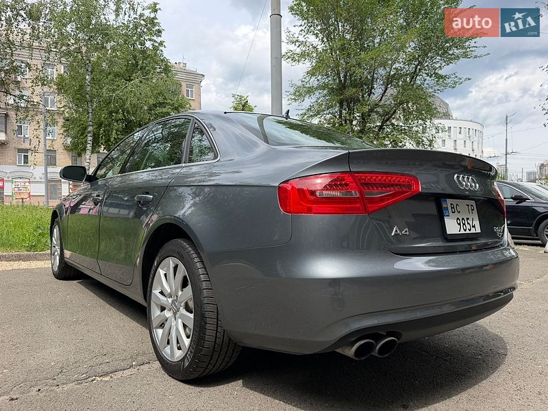 Седан Audi A4 2012 в Киеве