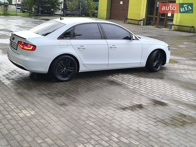 Седан Audi A4 2015 в Богородчанах