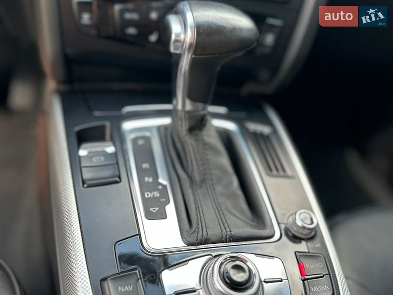 Седан Audi A4 2014 в Львові